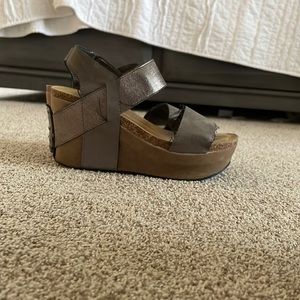 Pierre Dumas wedge heels